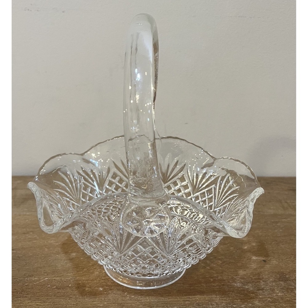 VTG LE Smith Pineapple Pattern Diamond Fan Clear Glass Ruffle Bride Basket 7.75"